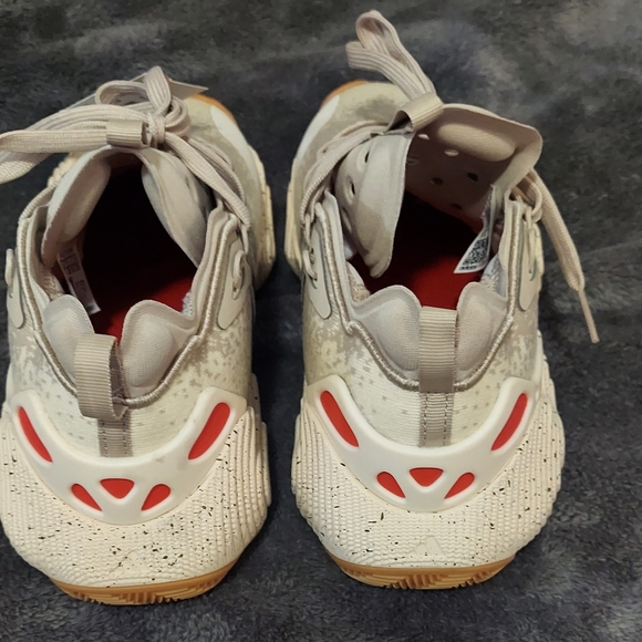 Adidas Trae Young 3 J wonder beige men size 5.5 - Picture 4 of 8